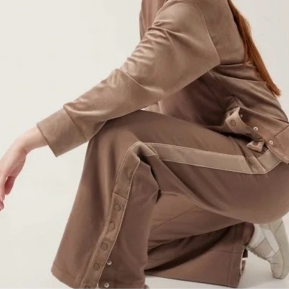 Athleta Retroplush Straight Leg Velvet
Trim Pant. Snap Bottoms. XLTall